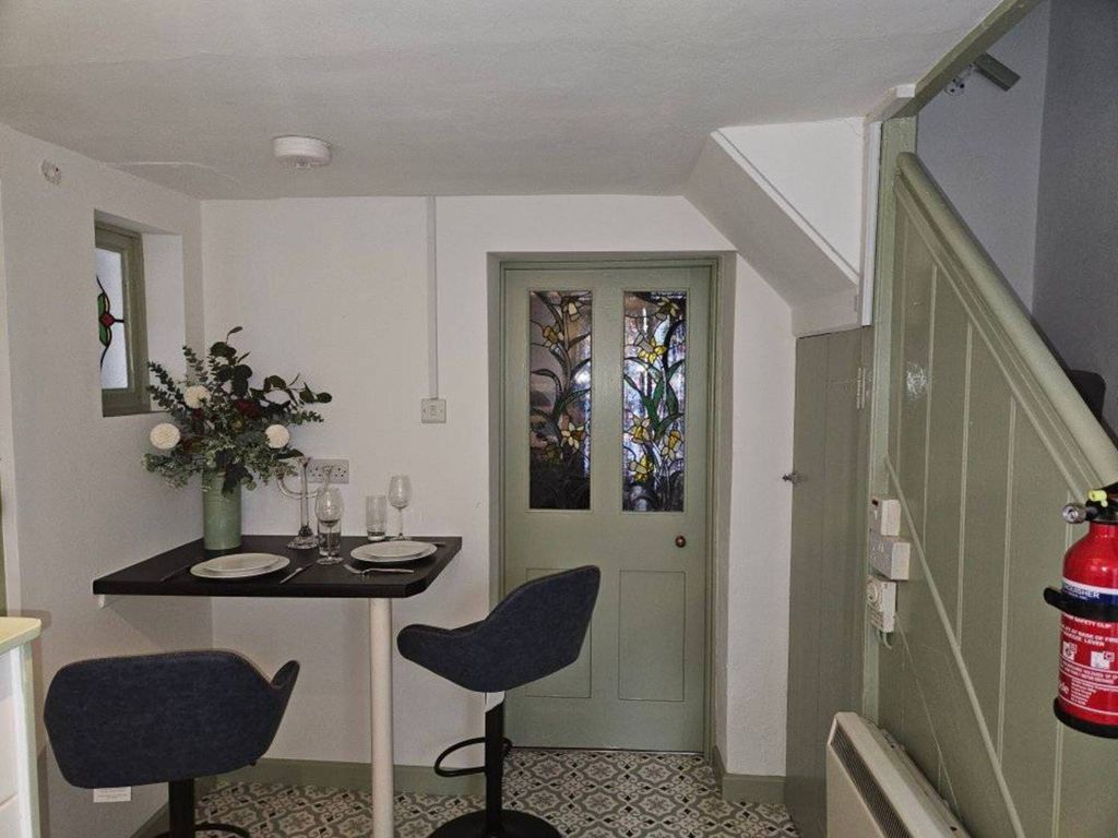 Property photo 3 of 16 Dining Area