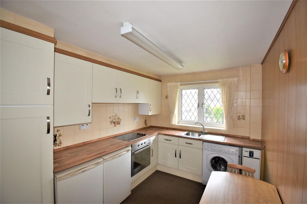 Property photo 2 of 17 Breakfast Kitchen