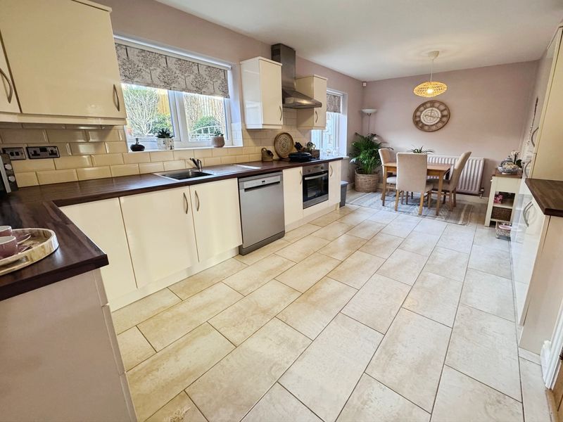 Property photo 3 of 9 Photo 7