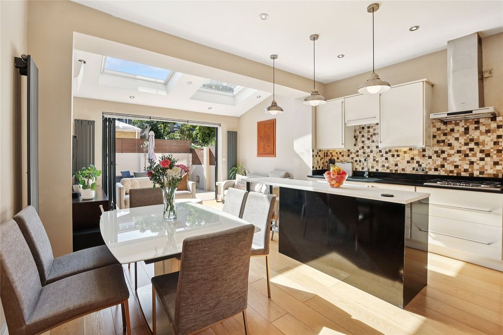 Property photo 2 of 14 Kitchen/Dining Area