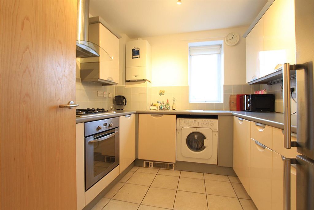 Property photo 2 of 8 Kitchen