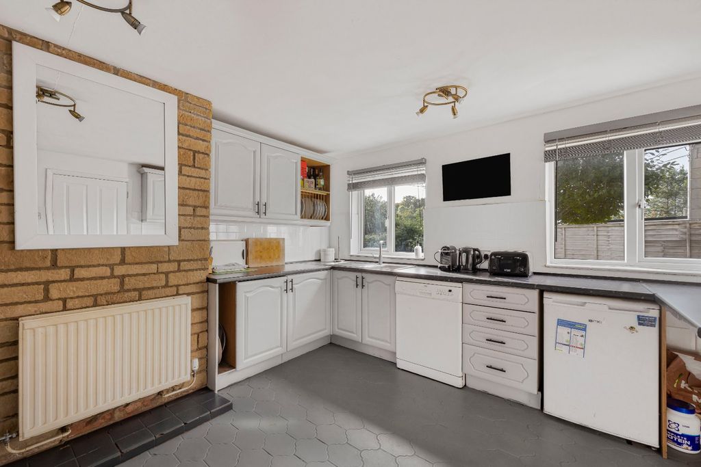 Property photo 2 of 27 Picture No. 13