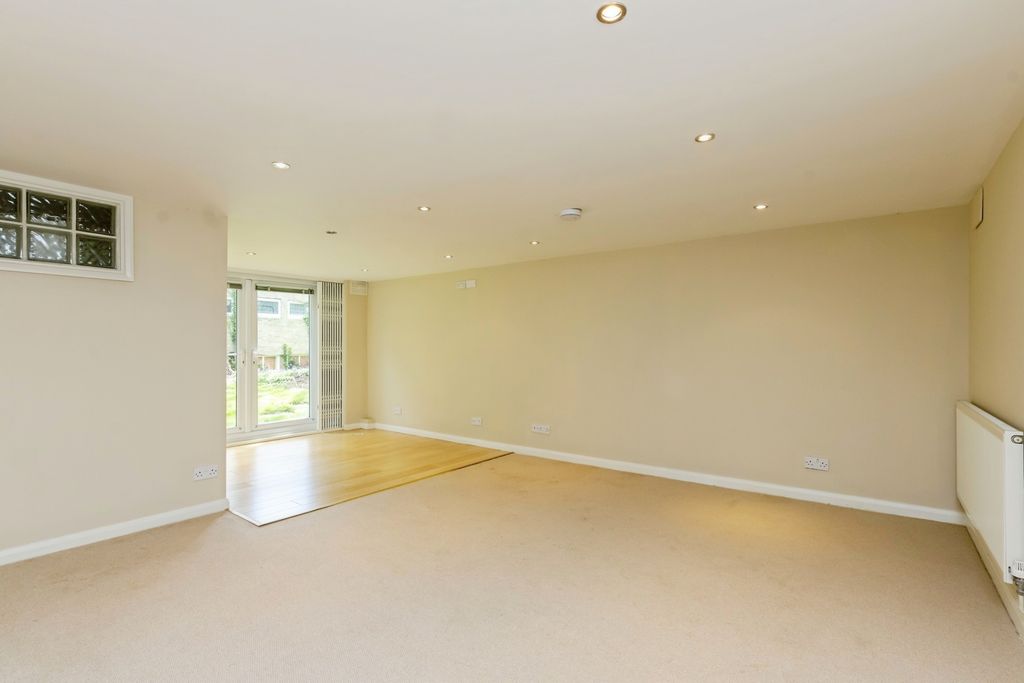 Property photo 3 of 16 Photo