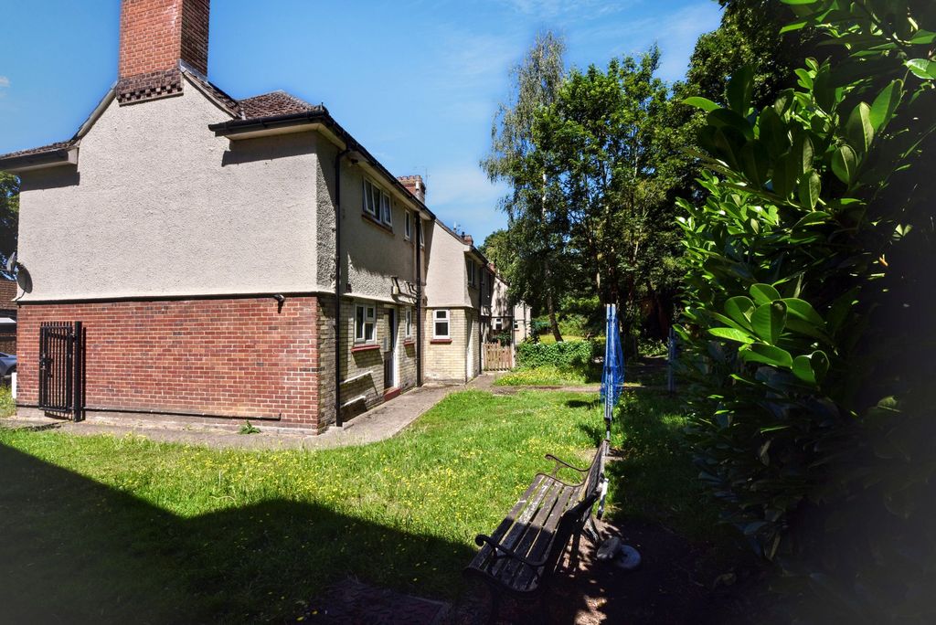 Property photo 2 of 20
