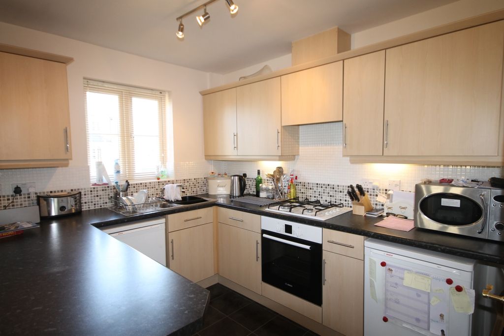 Property photo 2 of 6 Kitchen