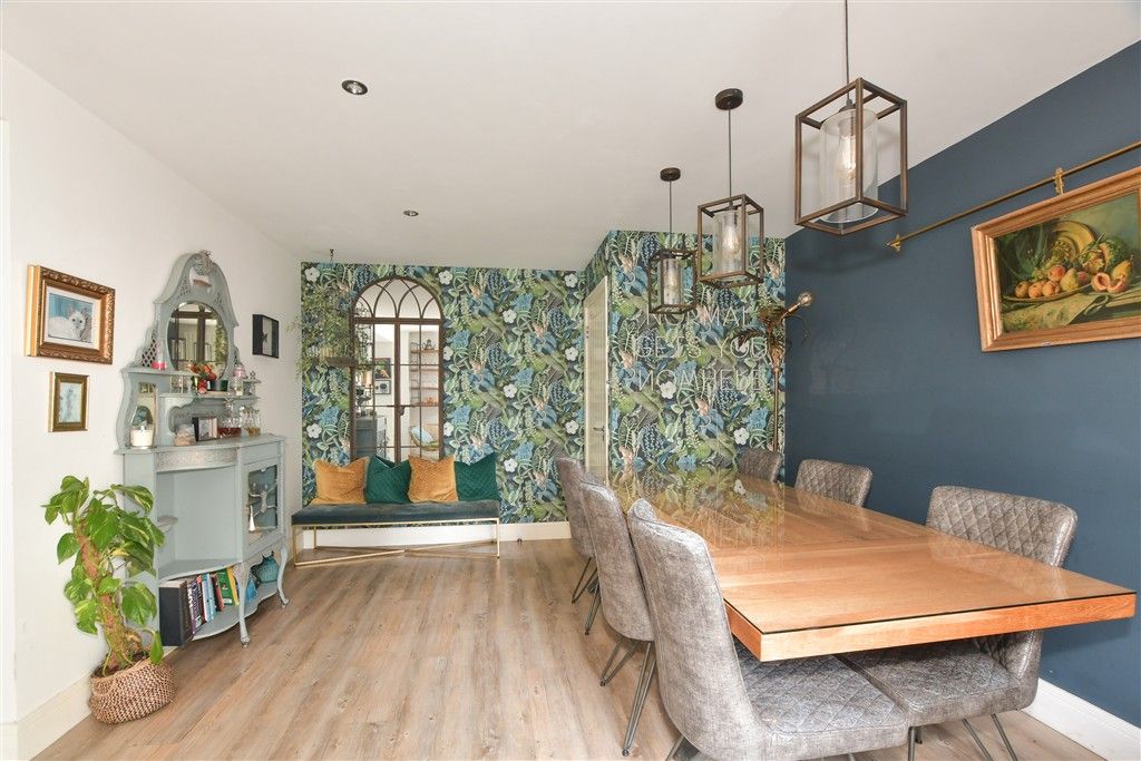 Property photo 3 of 11 Dining Area