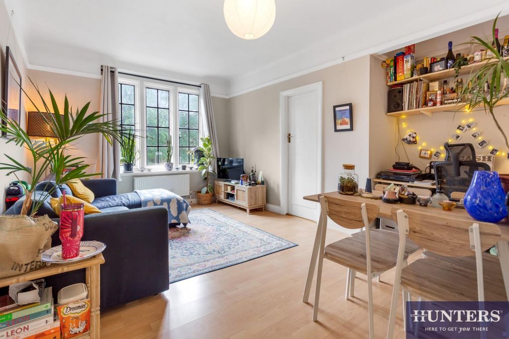 Property photo 2 of 8 Reception