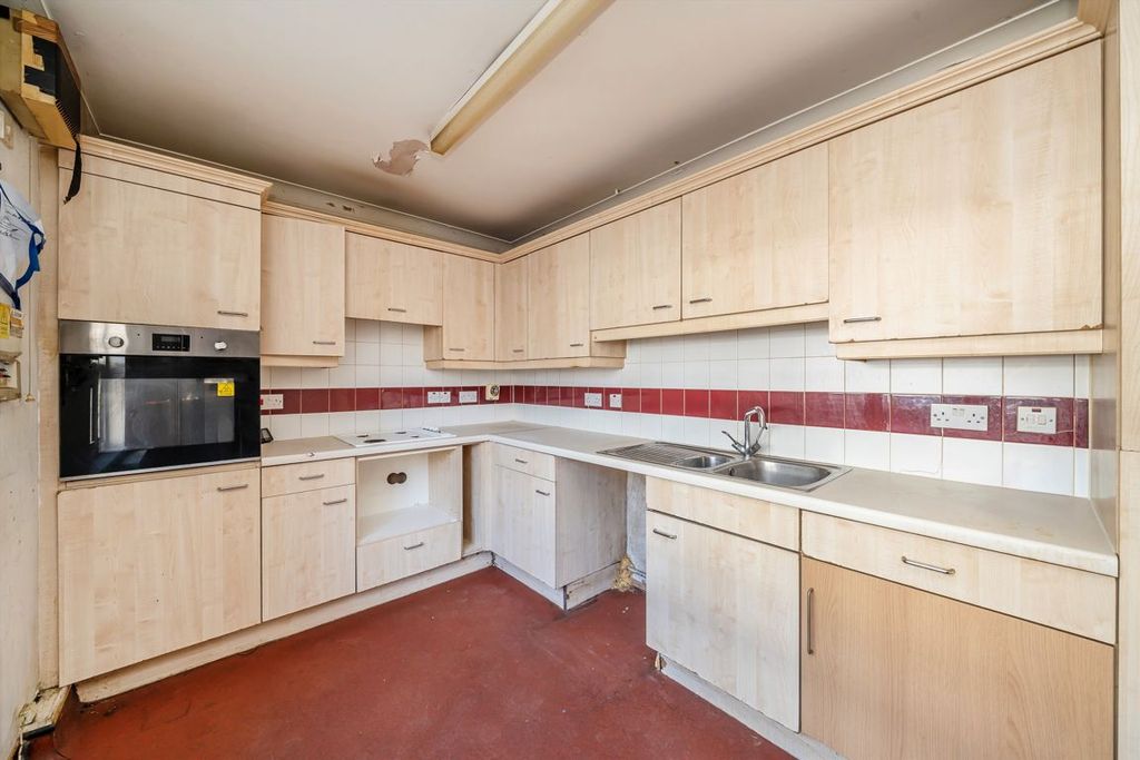 Property photo 3 of 6