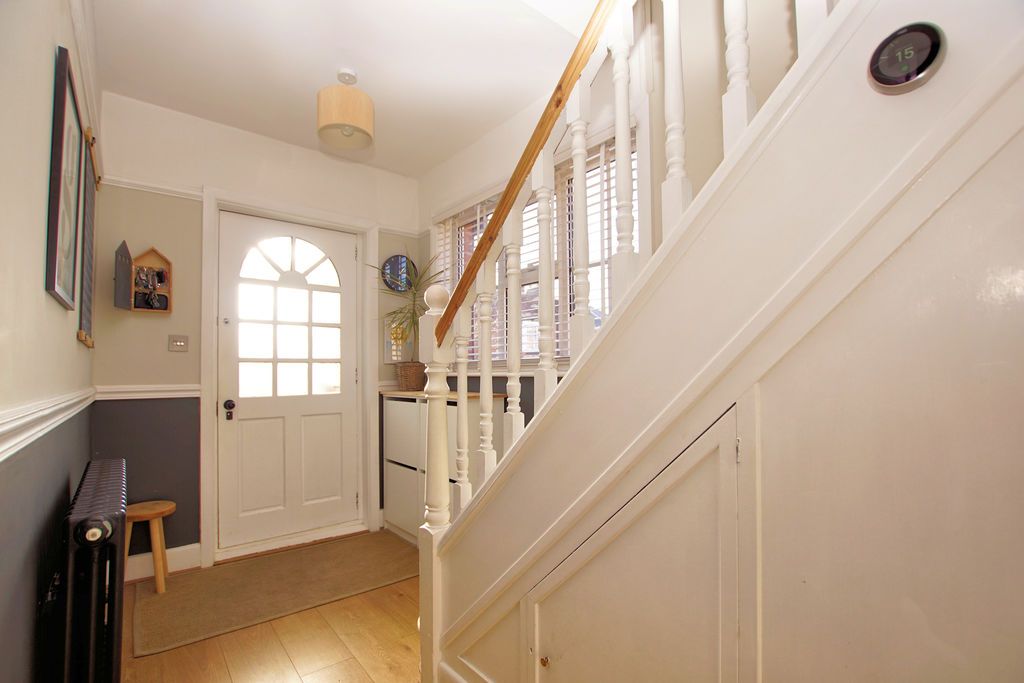 Property photo 2 of 15 Entrance Hall