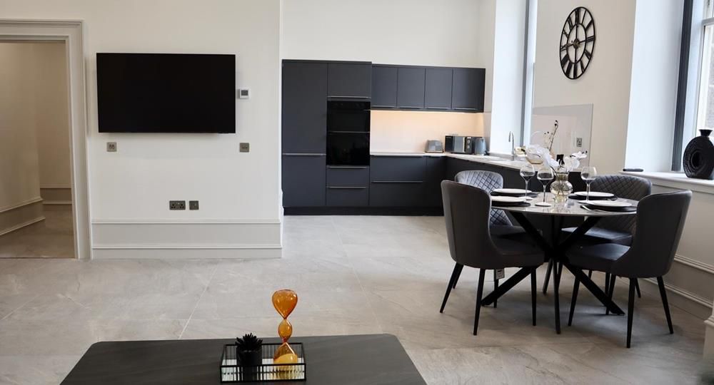 Property photo 2 of 7 Kitchen − Lounge