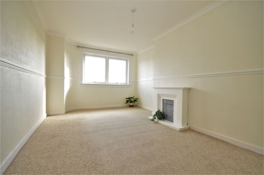 Property photo 3 of 9 Lounge