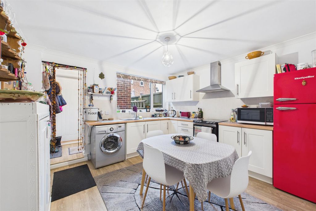 Property photo 2 of 10 Kitchen Diner