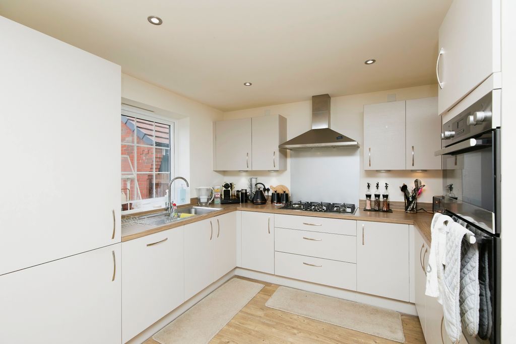 Property photo 2 of 20 Kitchen Diner