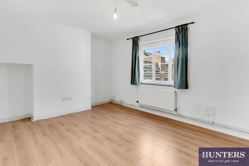 Property photo 3 of 7 Reception