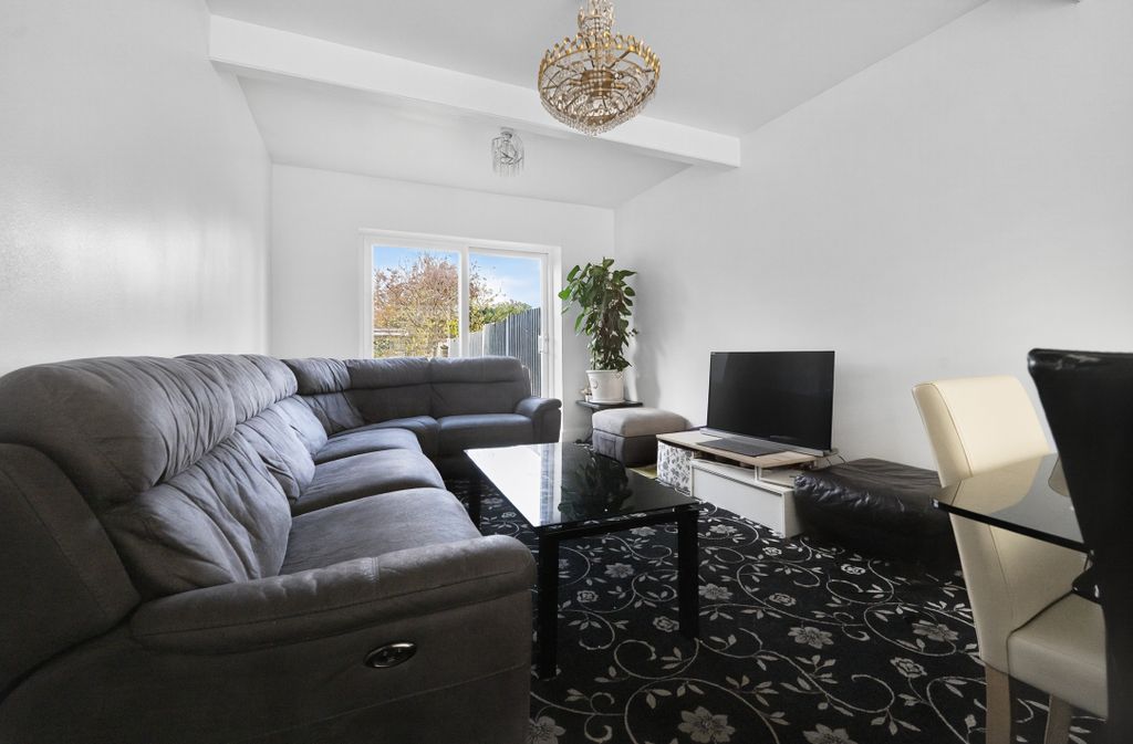 Property photo 2 of 20