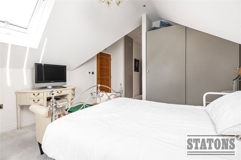 Additional image 13 of 3 bed flat for saleUplands Park Road, Enfield EN2