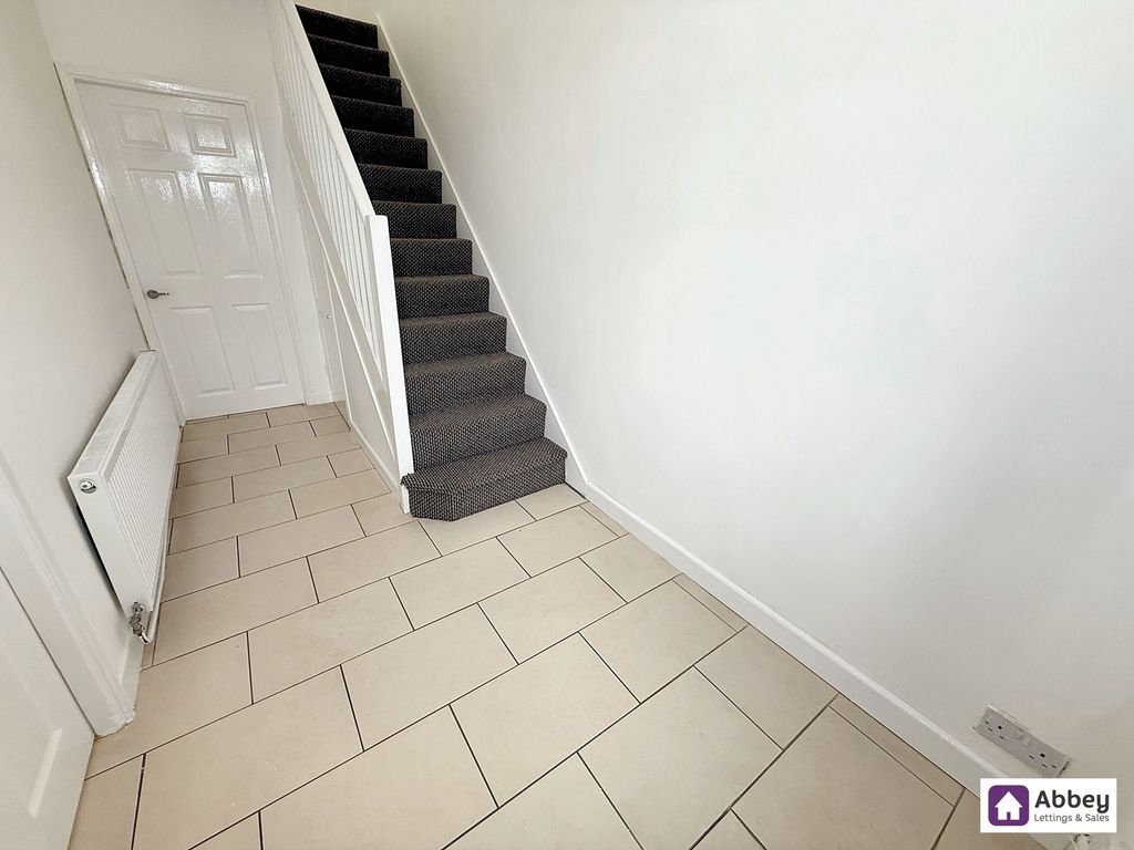 Property photo 2 of 14 Entrance Hall