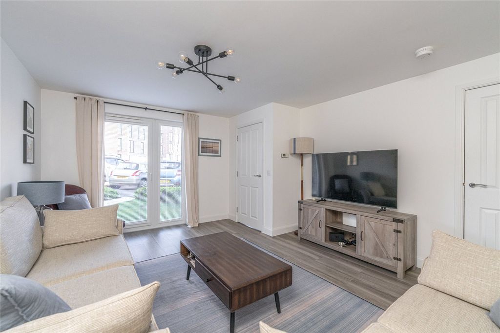 Property photo 3 of 24 Lounge Alt