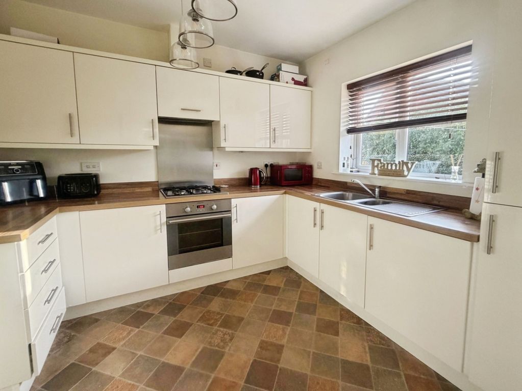 Property photo 3 of 21 Pbox-Img.Jpeg