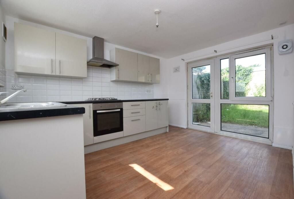 Property photo 3 of 11 Kitchen/Diner