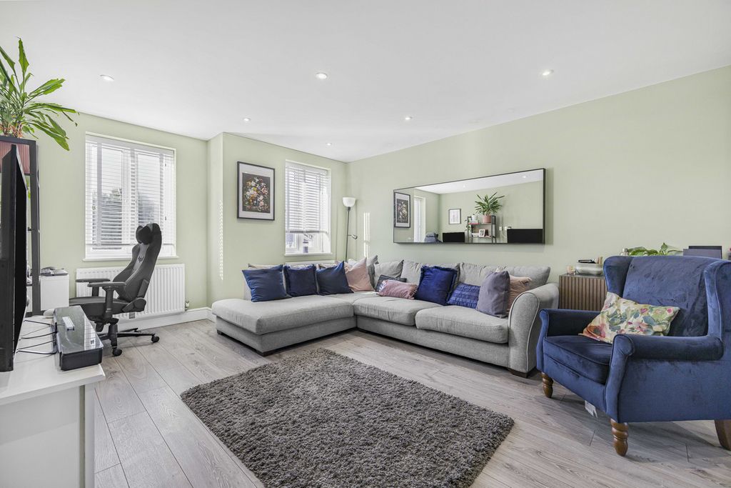 Property photo 2 of 9