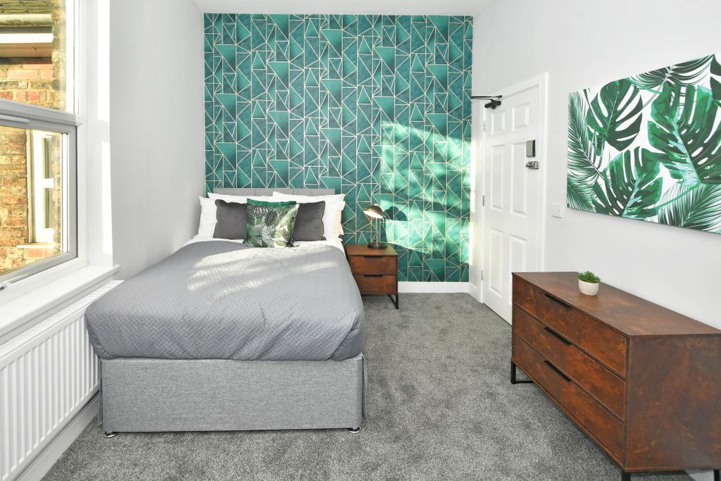 Property photo 3 of 12 Room 4 - Double Ensuite