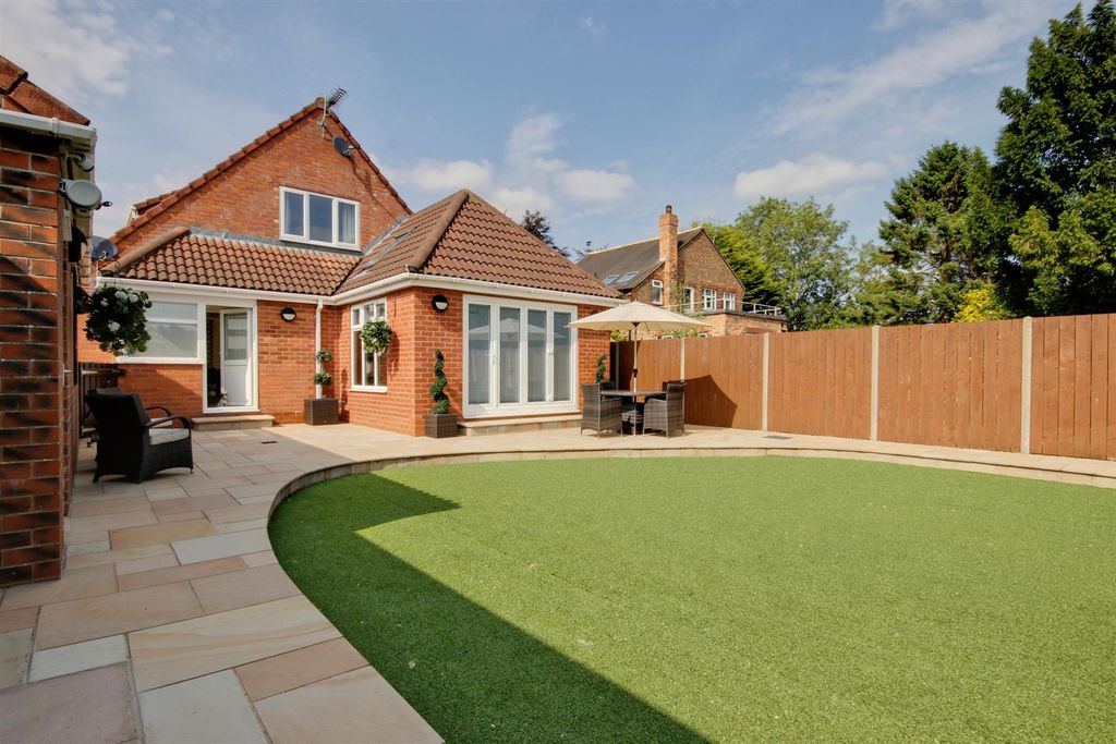 Property photo 1 of 27