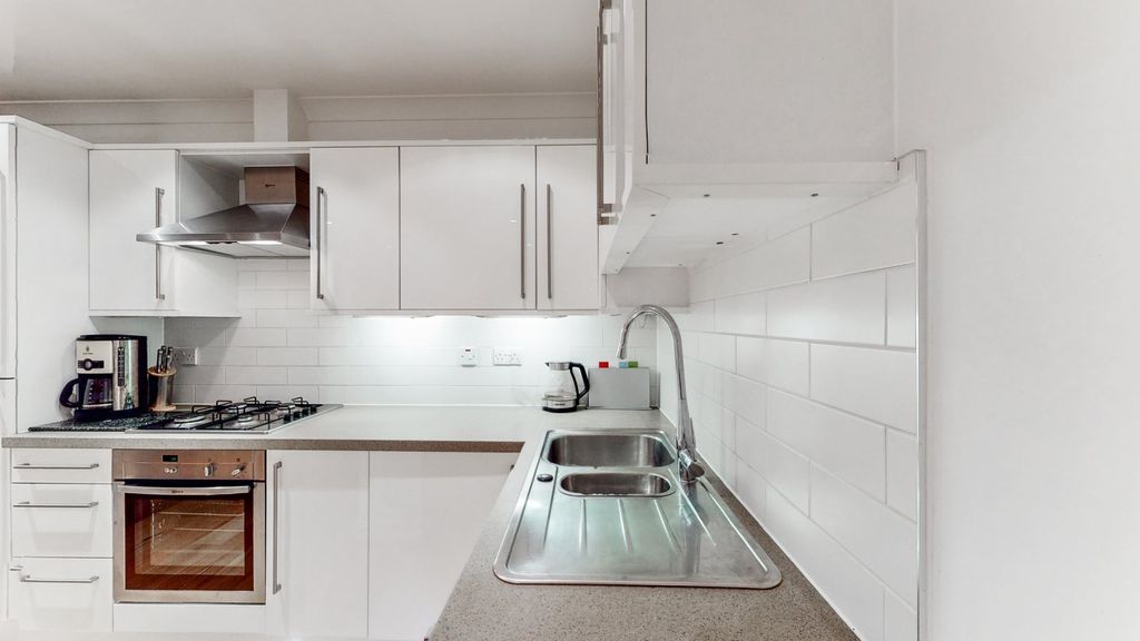 Property photo 2 of 15 Picture No. 12