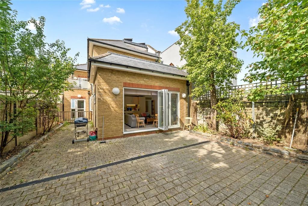 Property photo 3 of 6