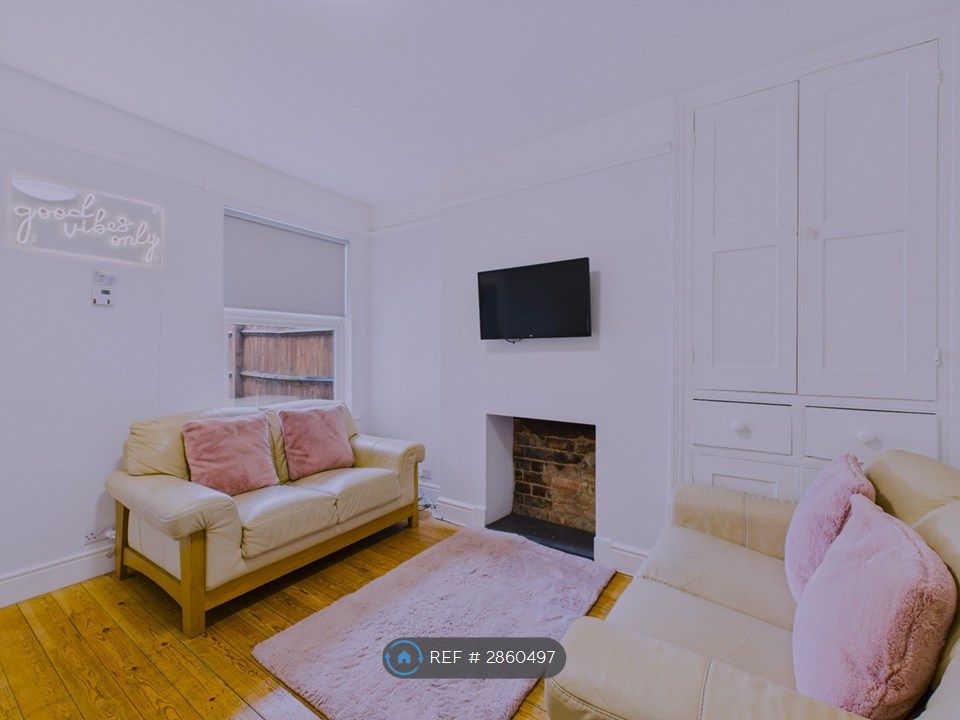 Property photo 2 of 26 Lounge