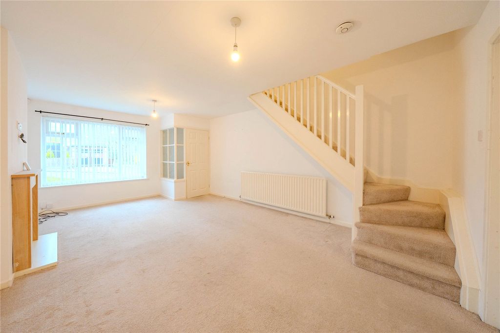 Property photo 3 of 13 Lounge