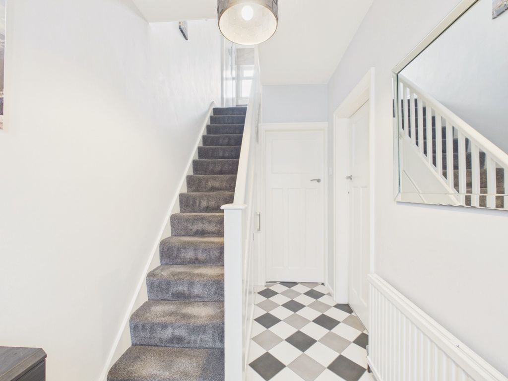 Property photo 2 of 20 5141053