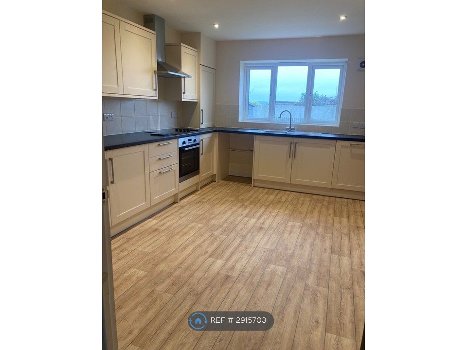Property photo 2 of 10 Kitchen
