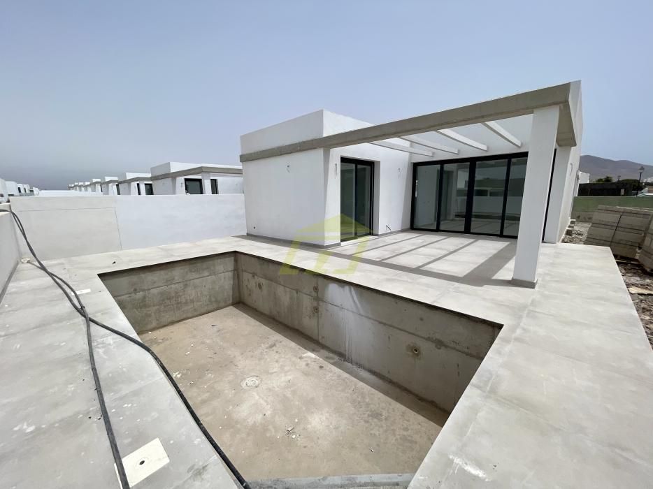 Property photo 1 of 2