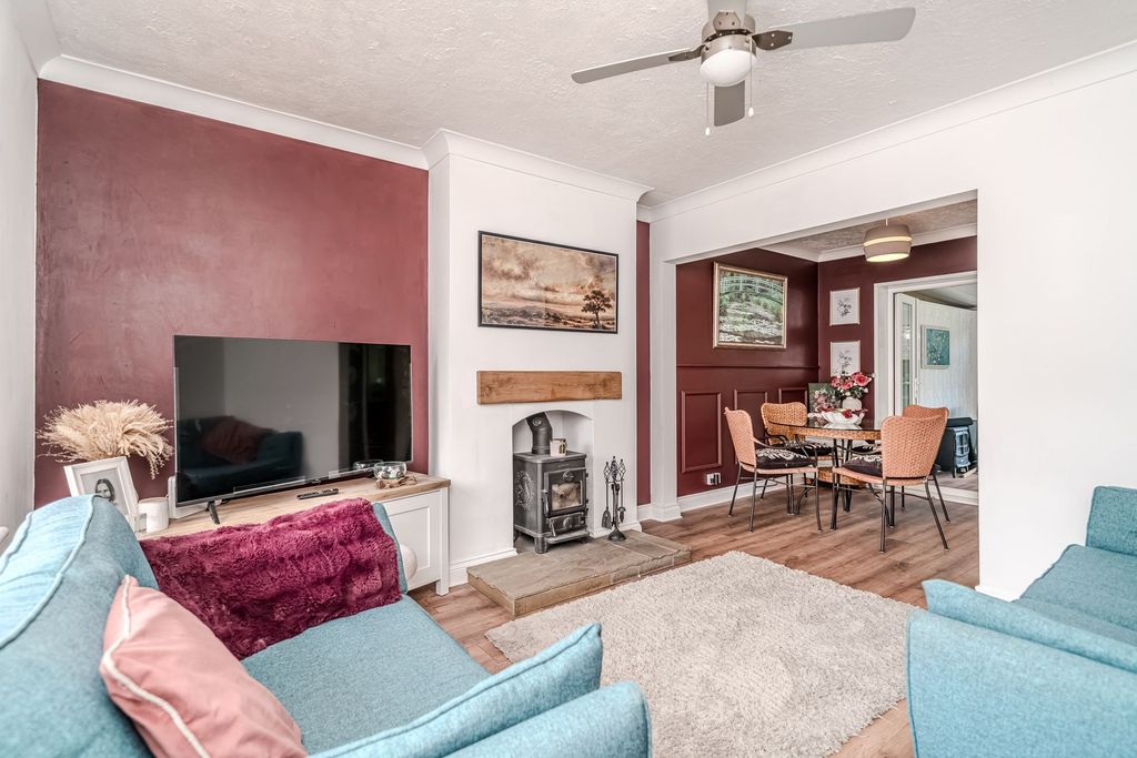 Property photo 2 of 40