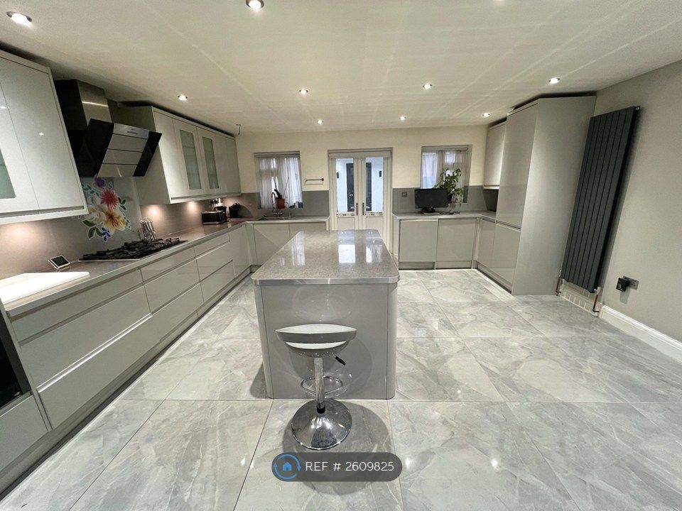 Property photo 1 of 17 Kitchen