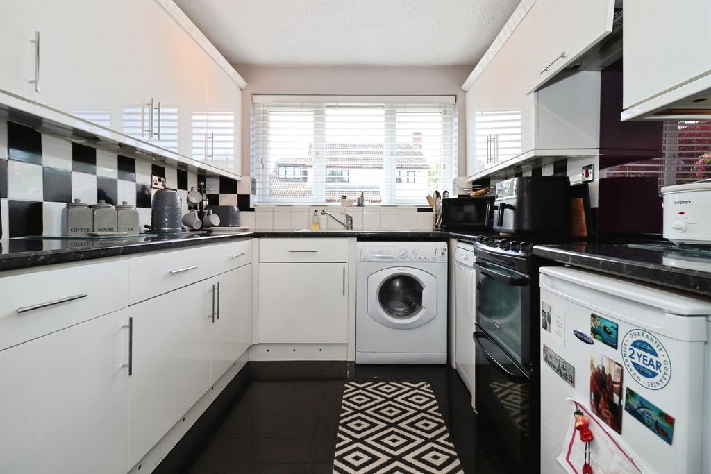 Property photo 2 of 17