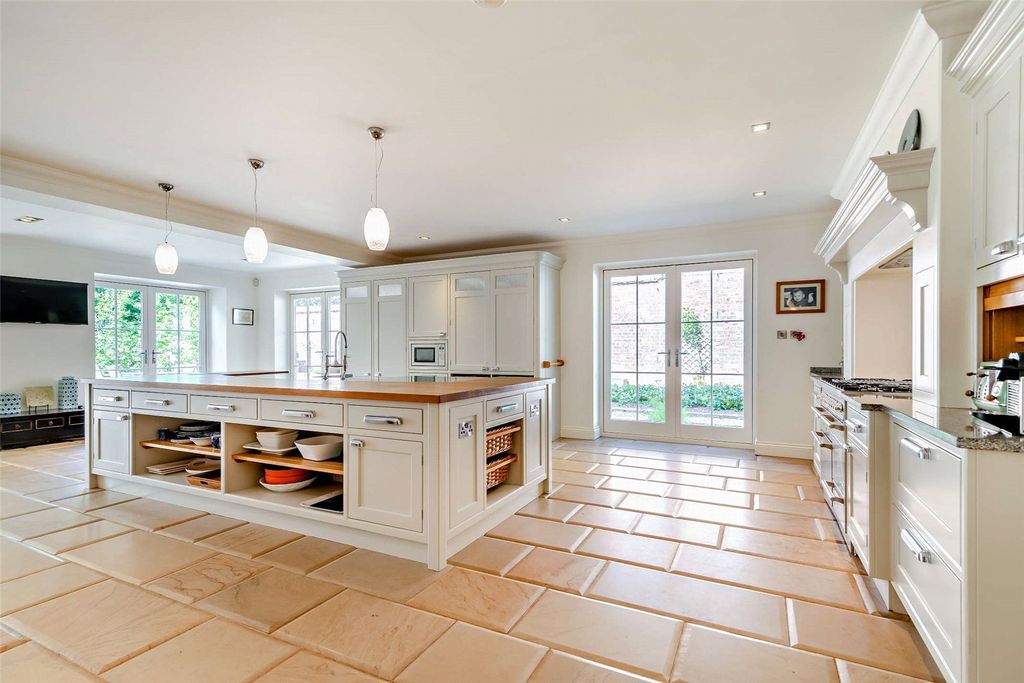 Property photo 3 of 28 Kitchen