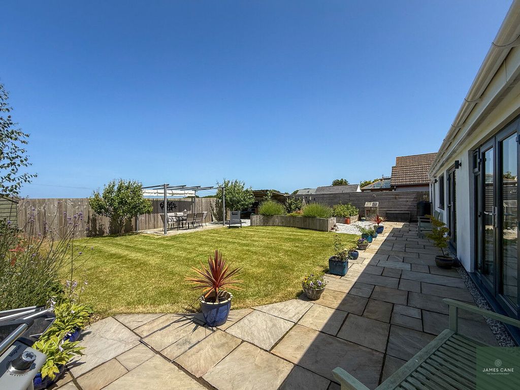 Property photo 3 of 25