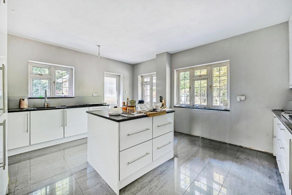 Property photo 3 of 20