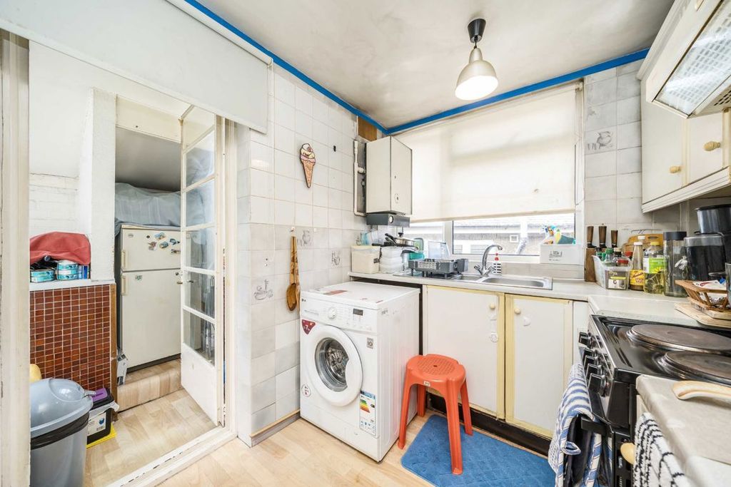 Property photo 3 of 6