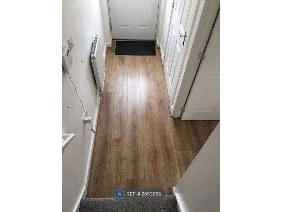 Property photo 3 of 17 Hallway