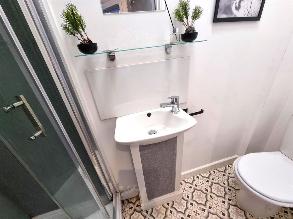 Property photo 3 of 3 En-Suite Shower Room