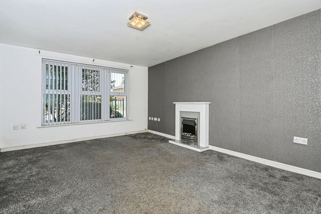 Property photo 2 of 10 Pbox-Img.Jpg