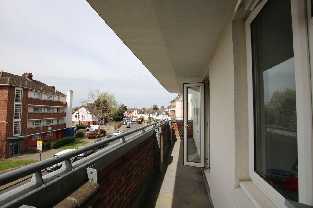 Property photo 2 of 10 Balcony