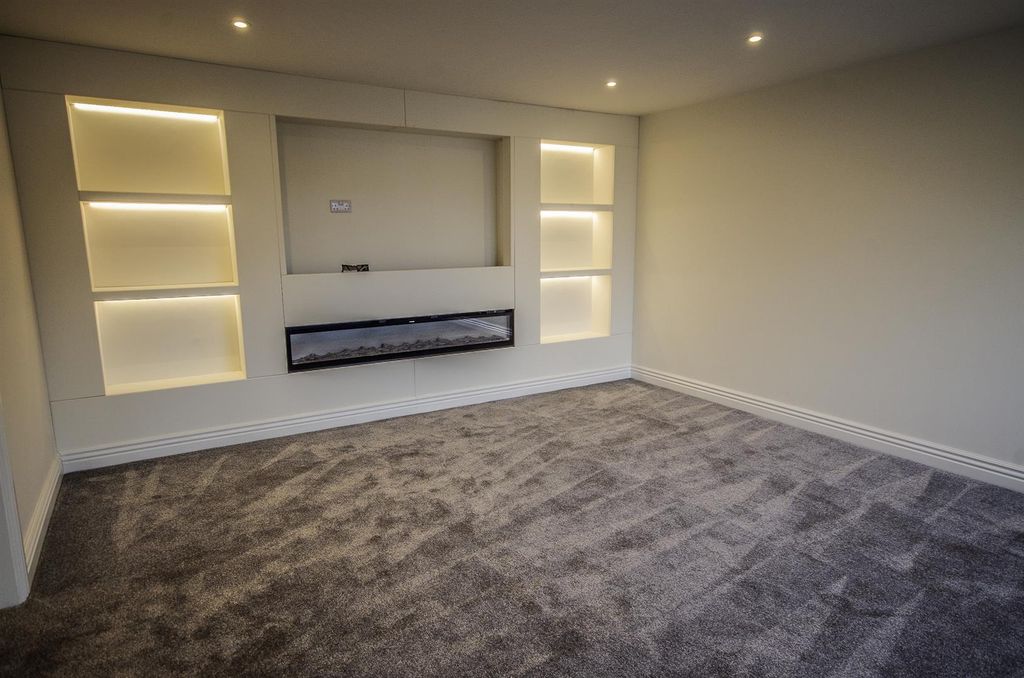 Property photo 3 of 19 Living Room