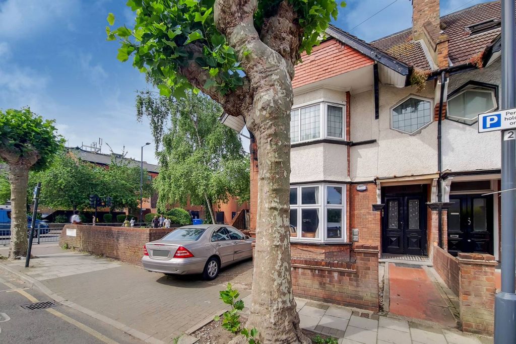 Property photo 2 of 9