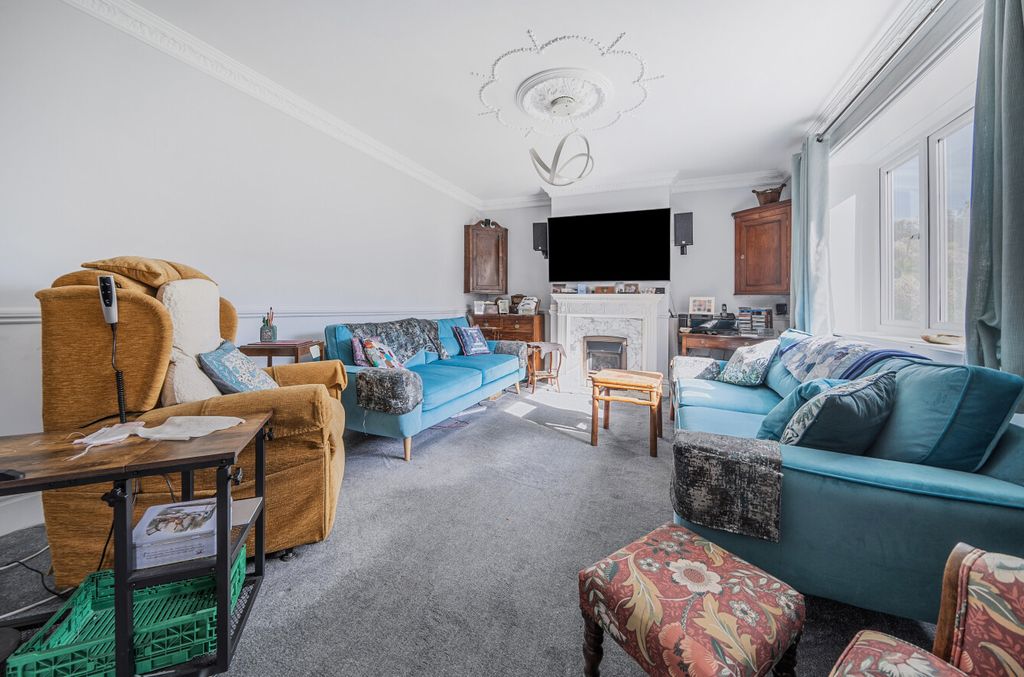 Property photo 3 of 15 1360609-10-68dab4...