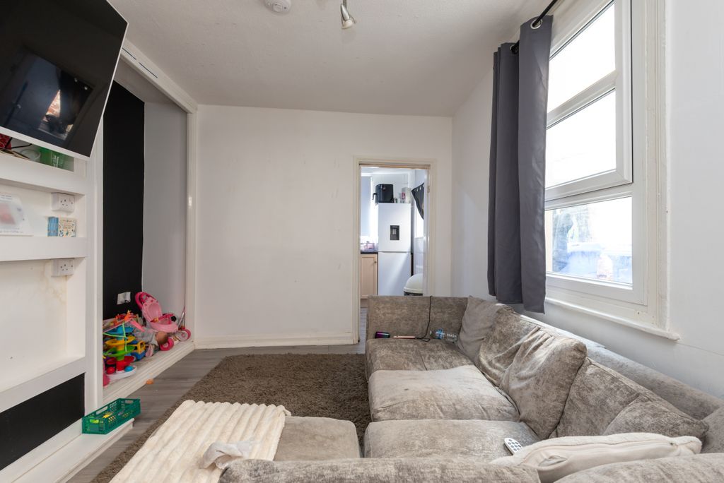 Property photo 2 of 17