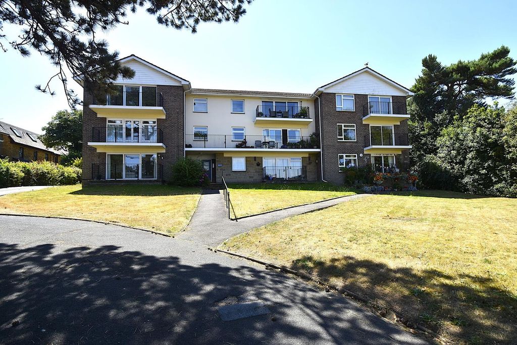 Property photo 1 of 14 Front (Exterior)